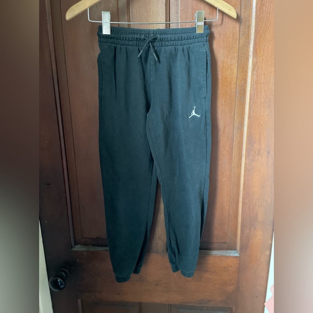 Jordan boys medium black sweatpants